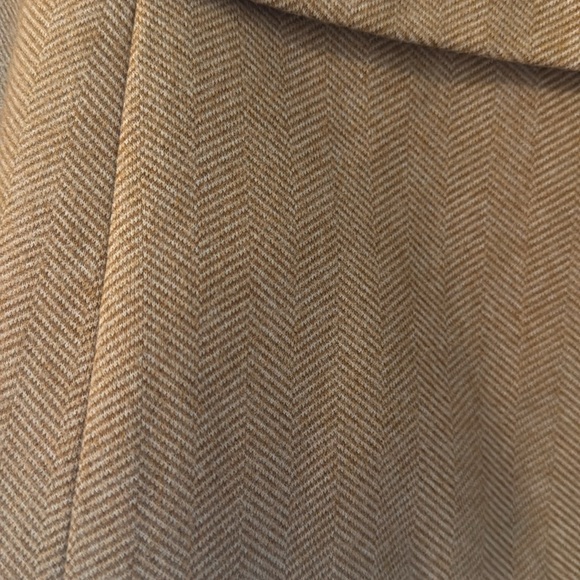 Loft size 6, petite beige brush, cotton blazer missing a button. Worn once. - Picture 4 of 5